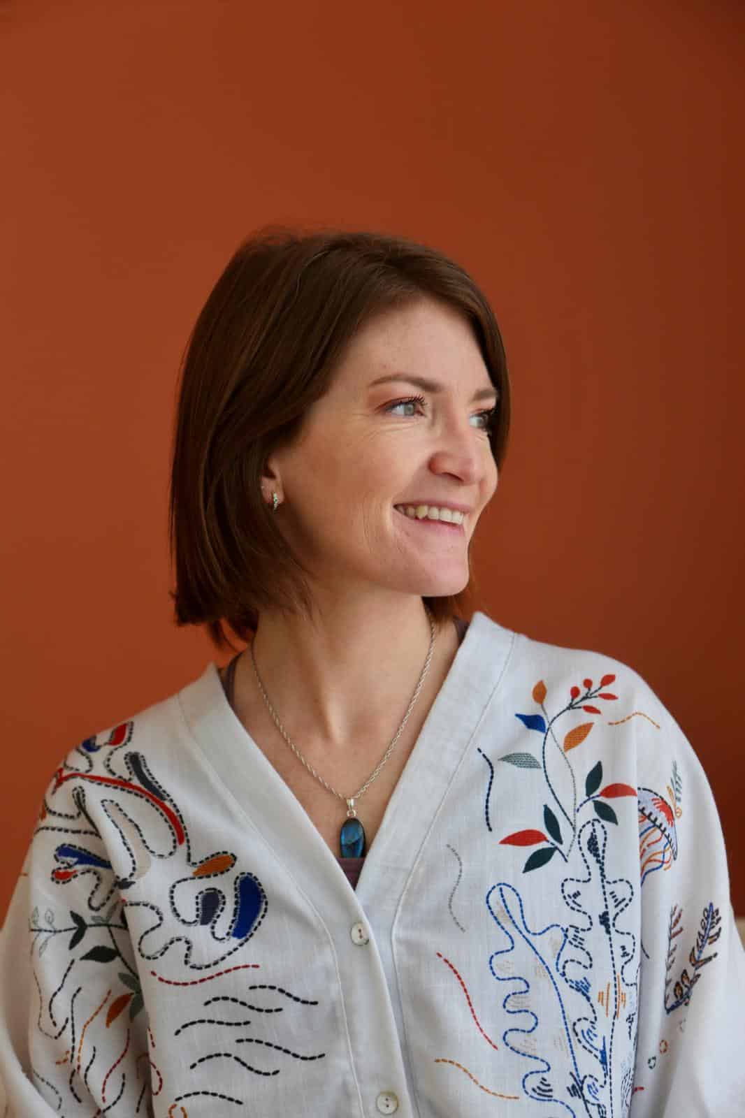 marion martin professeure de yoga et méditation guidée sur paris ou en ligne
