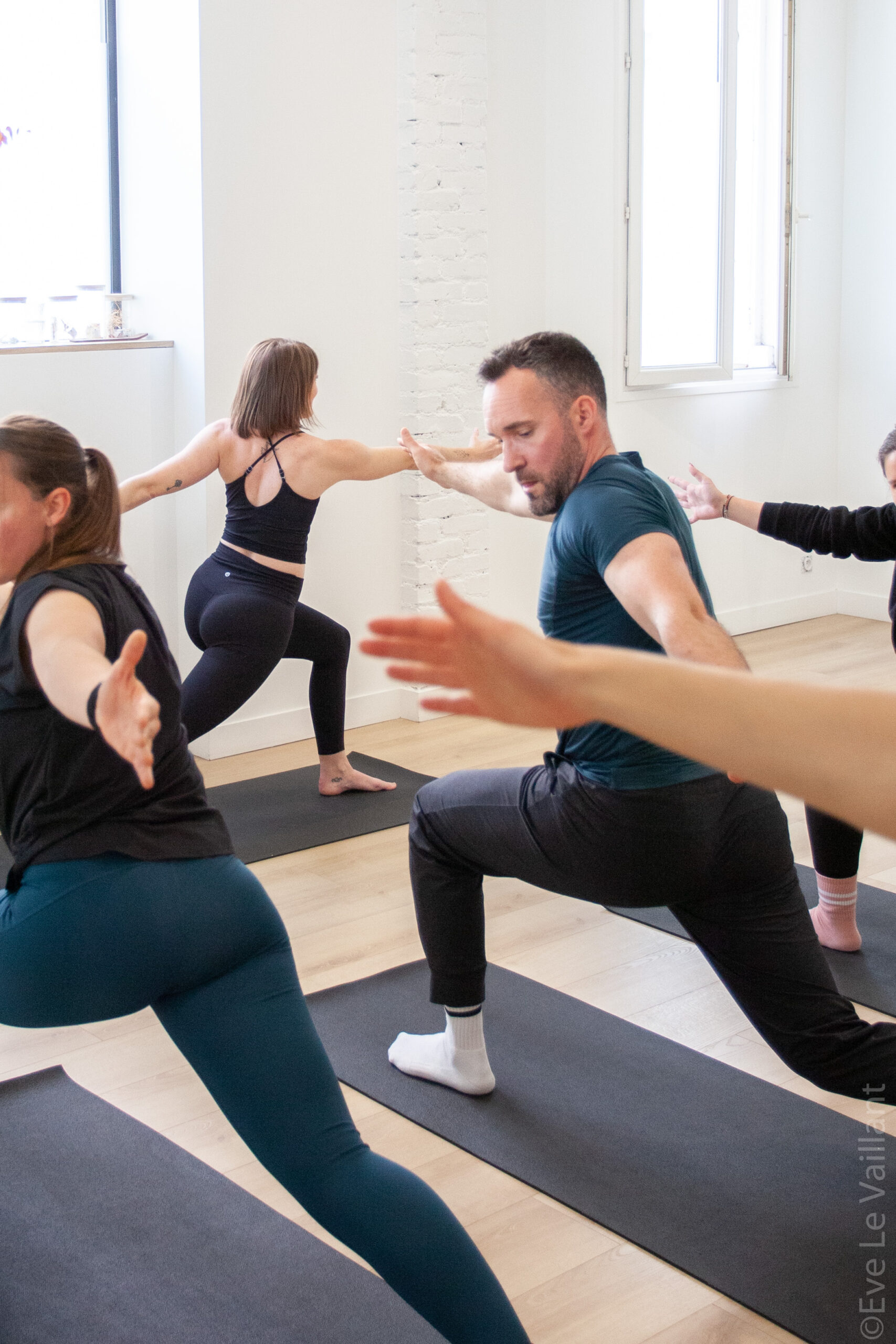 Cours de vinyasa yoga dynamique avec Marion Martin à Paris